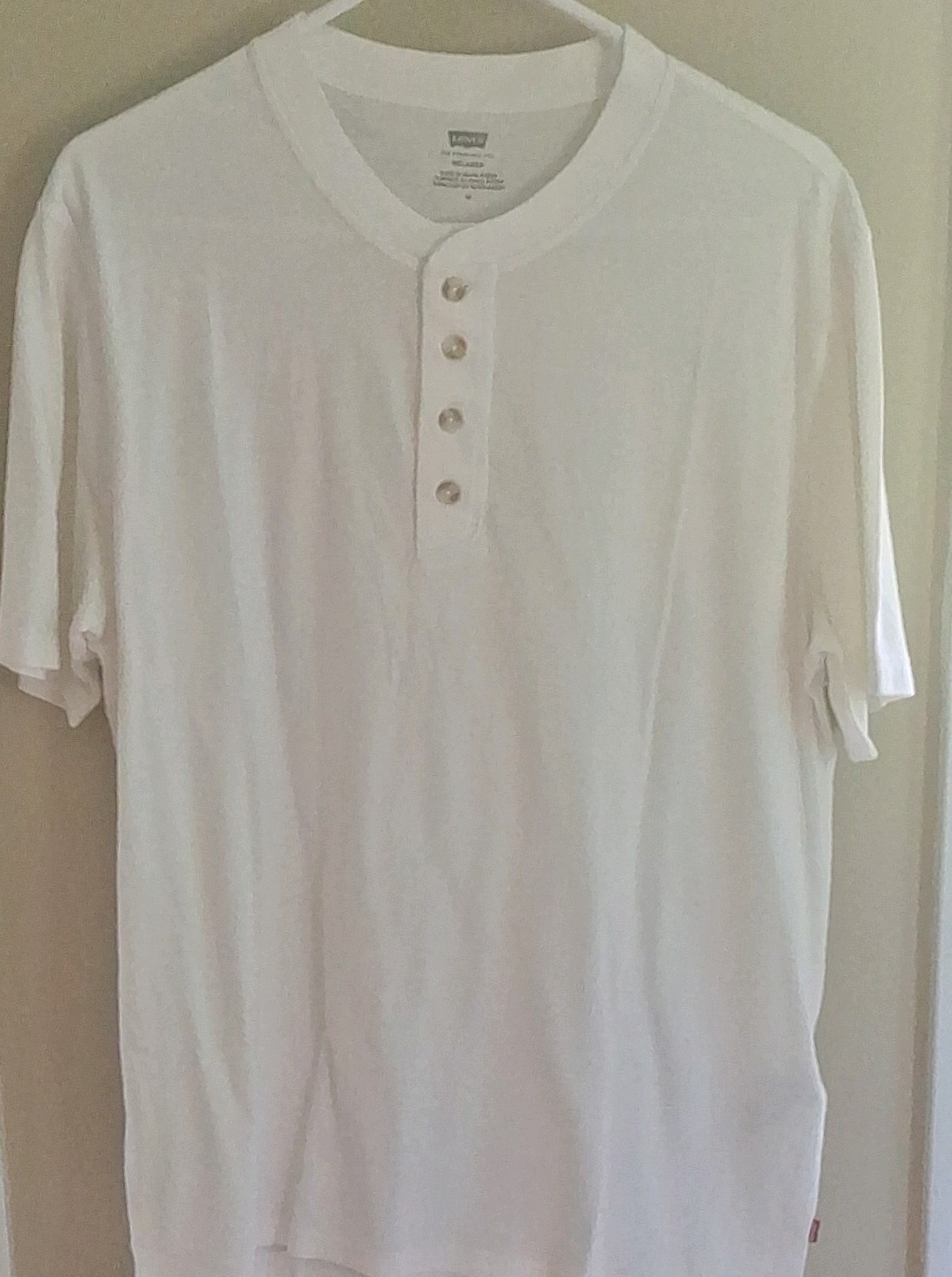 NEVER WORN Levi's Men's White Henley T-Shirt Short Sleeve Relaxed Fit Cotton M gallery
