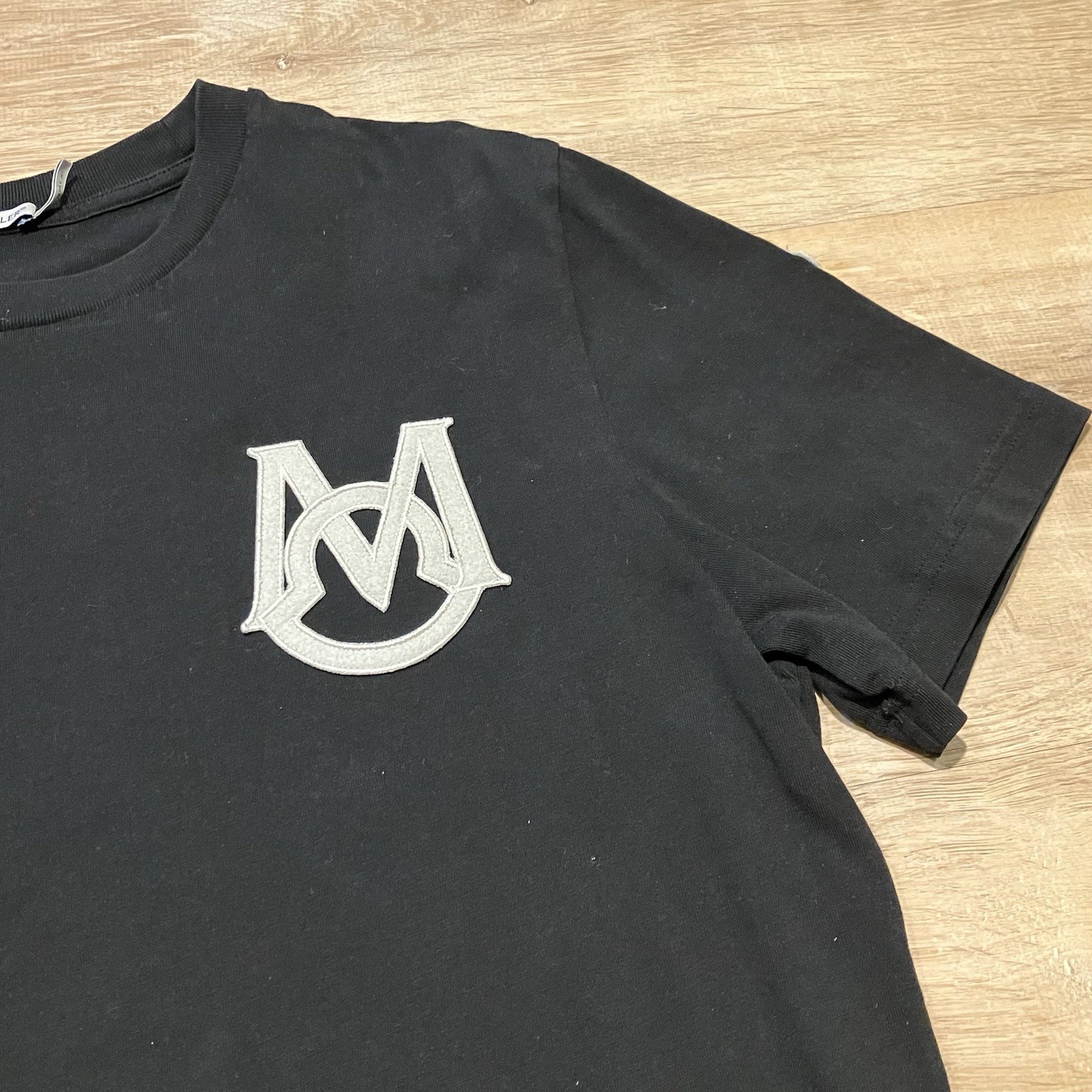 Moncler T Shirt Black Logo Patch Designer AUTHENTIC Mens Size Large L gallery