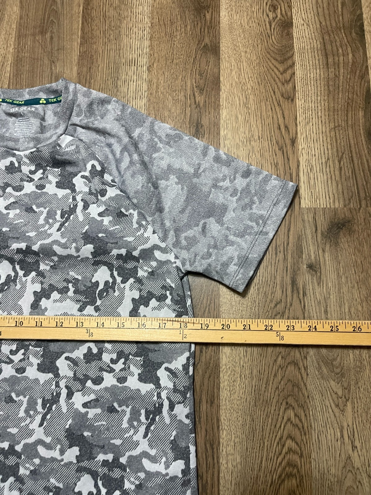 Tek Gear Shirt, Men's Size Small, Grey White, Camouflage, Athletic Wear gallery