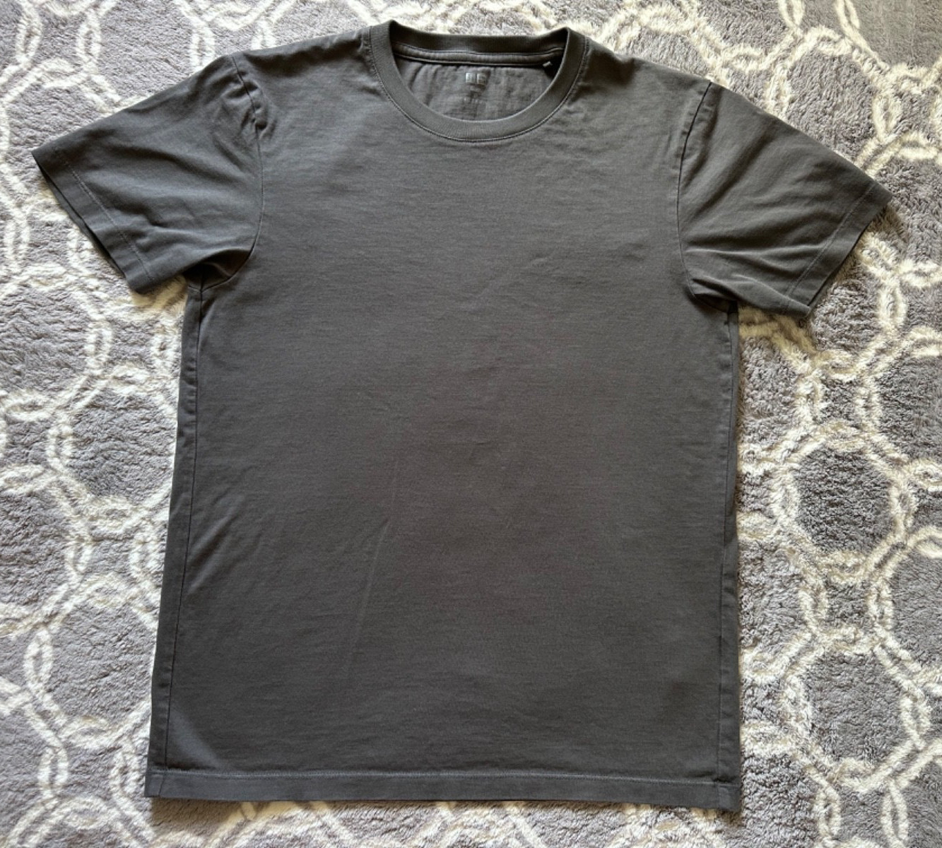 Uniqlo Mens Size XS Dark Gray T-Shirt 100% Supima Cotton Short Sleeve gallery
