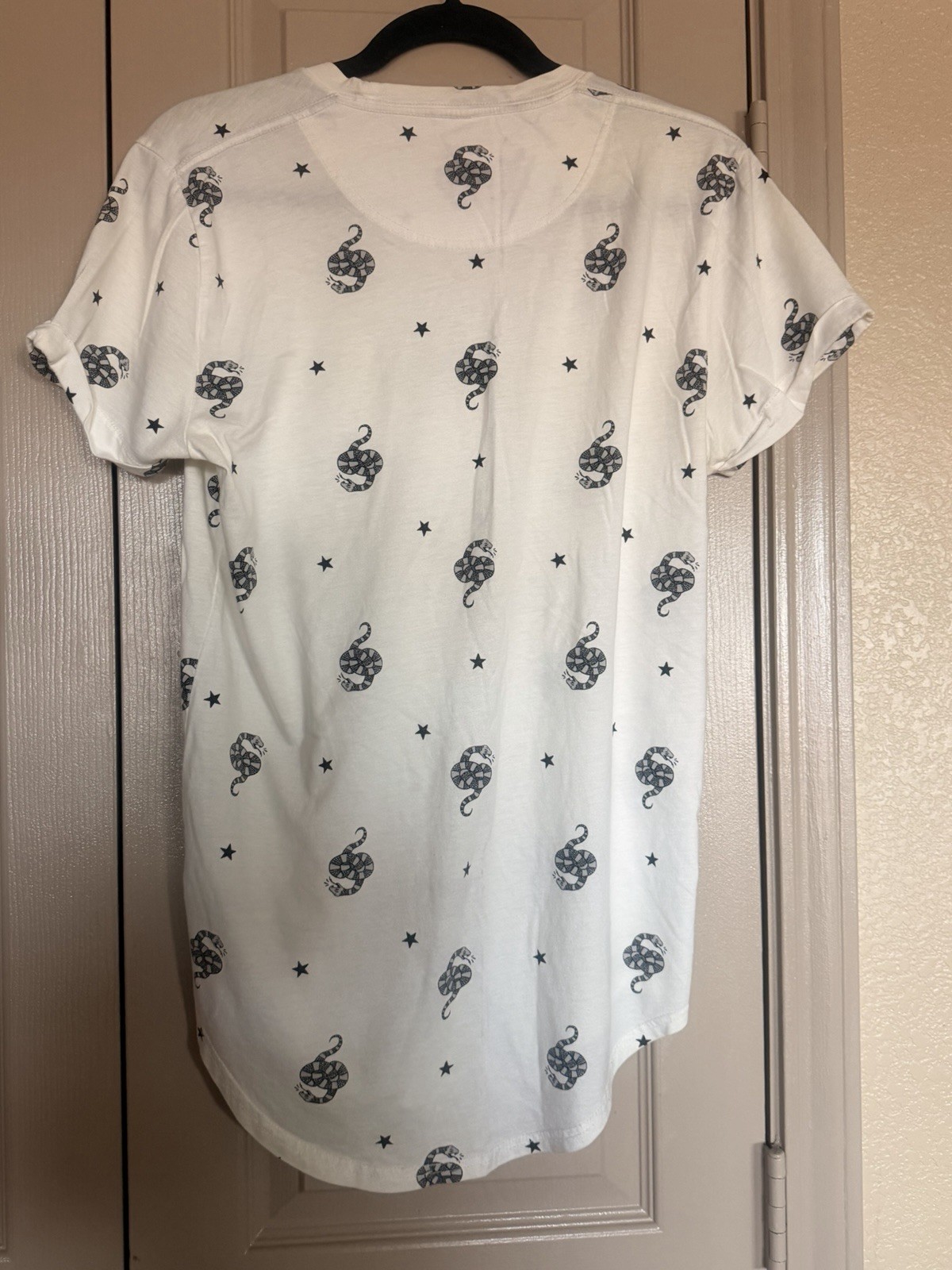 Hollister White Snake & Stars Graphic Print Crew Neck Short Sleeve T-Shirt S gallery