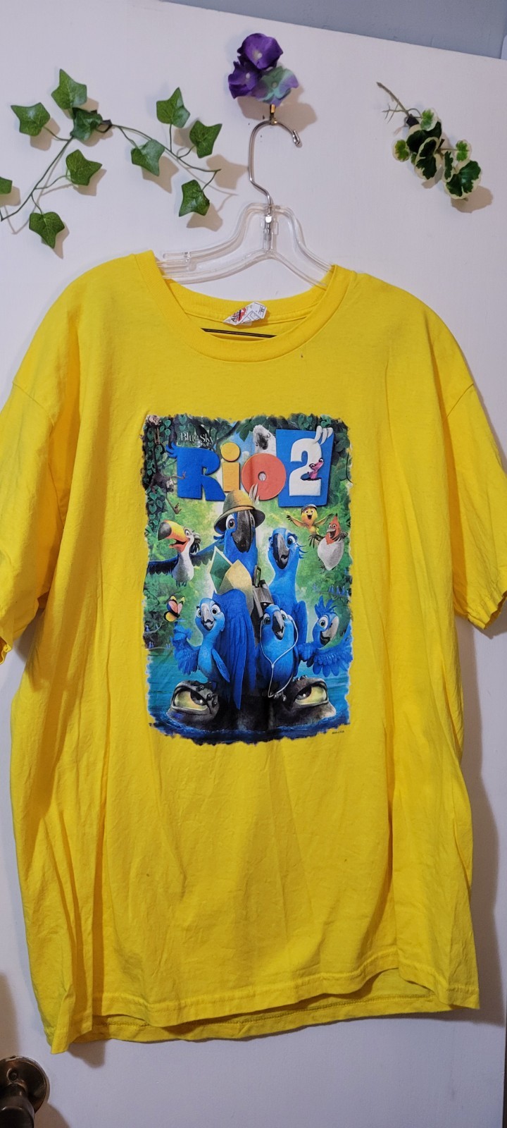 VTG 2014 Rio 2 Mens XL Yellow Birds Fox Disney Pixar Cartoon Movie Promo T-Shirt