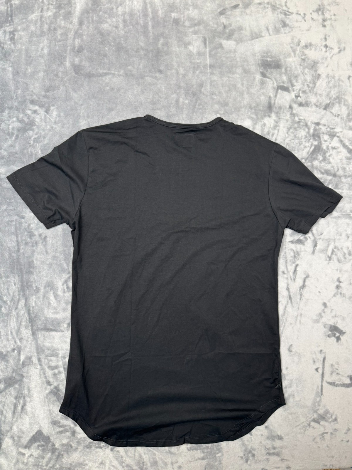 CUTS Clothing Men Elongated Crewneck T-Shirt NWOT gallery