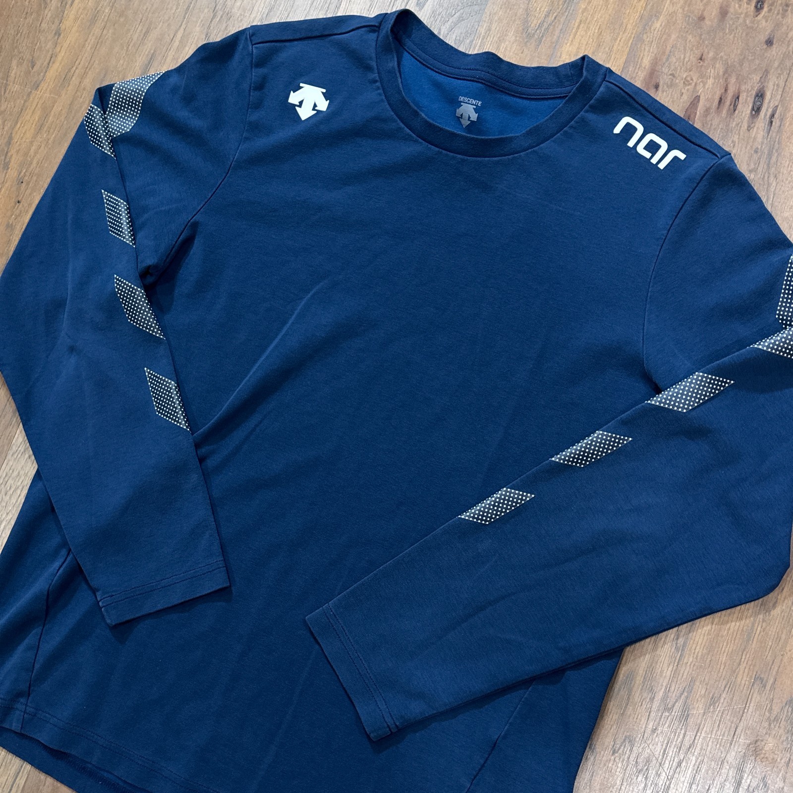 Descente Shirt Mens M Navy Blue Textured Cotton Performance Athleisure Stretch