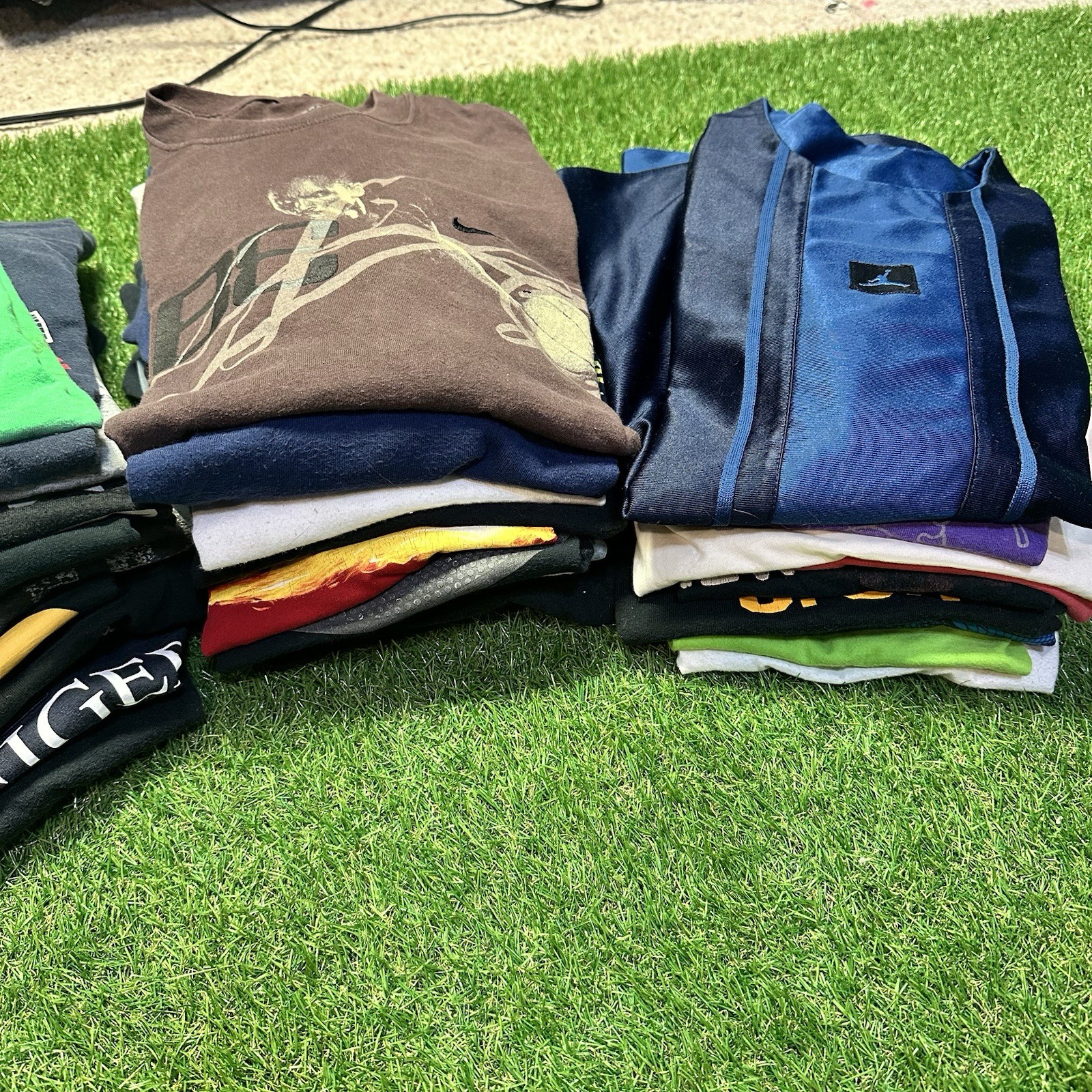30x Sport/Street Mix Graphic T Shirts LOT NIKE POLO 2000s Reseller Y2K TEES KOBE gallery