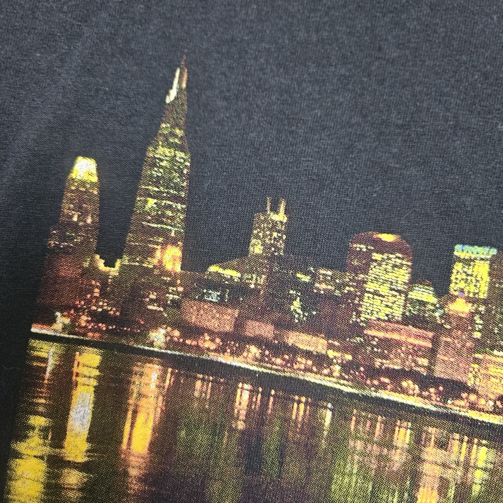 Vintage T Shirt Chicago Cityscape Y2K Metallic Ink Shiny Gold Men Small gallery