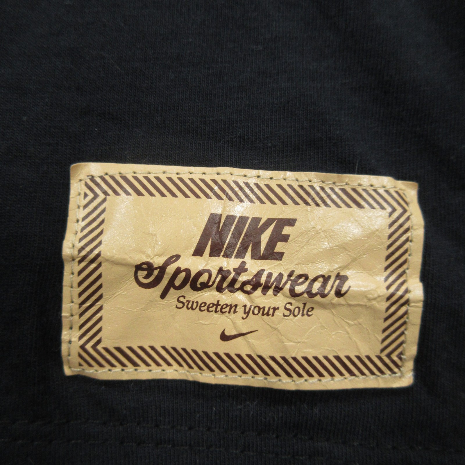Nike Shirt Mens Medium Coffee Beans Swoosh Daily Routine Sportswear DX1075-010 gallery