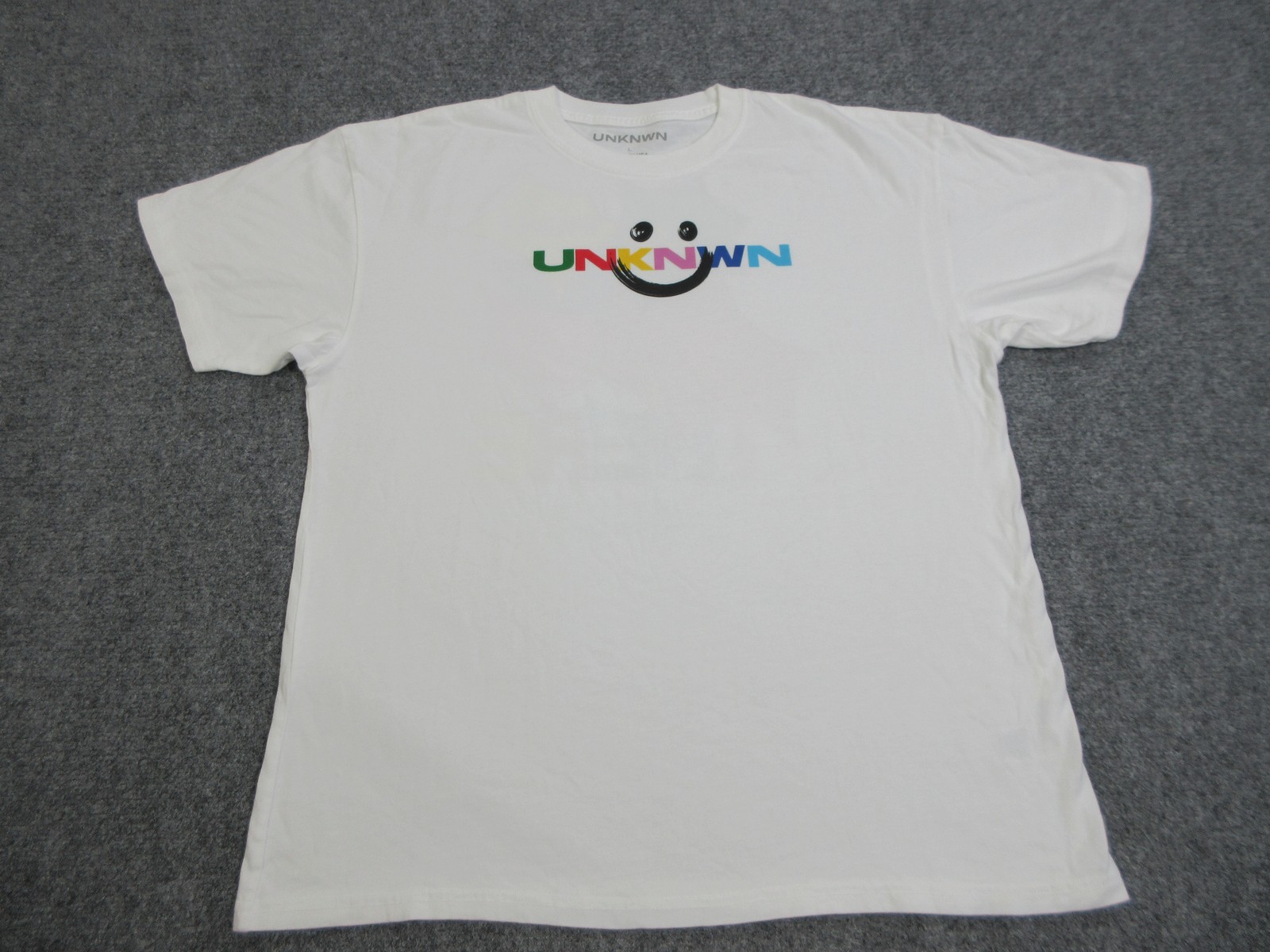 UNKNWN Shirt Mens Large White Smile Graphic Tee The Fight To Get There USA