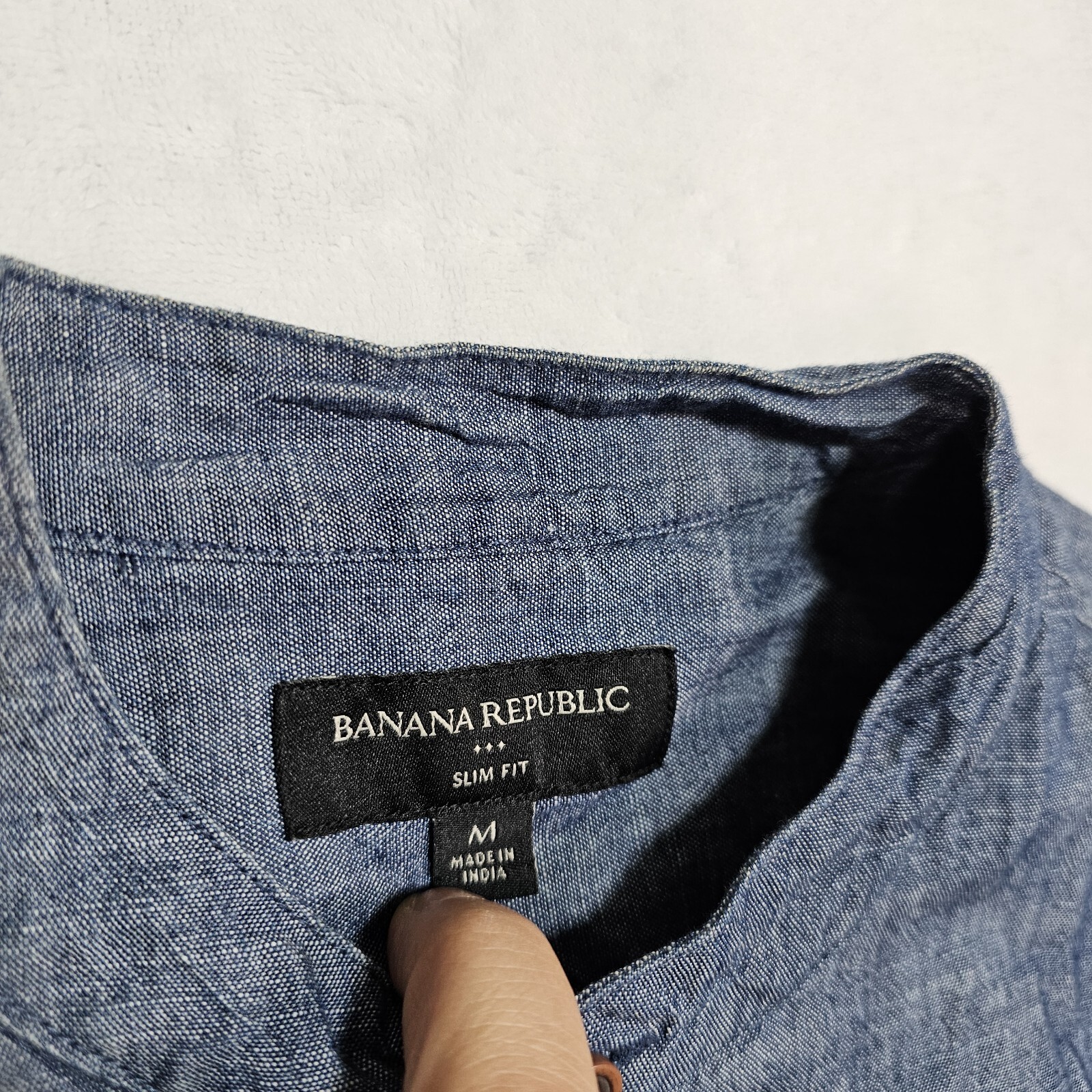 Banana Republic Henley Shirt Mens M 100% Cotton Pocket Button Up Chambray Denim gallery