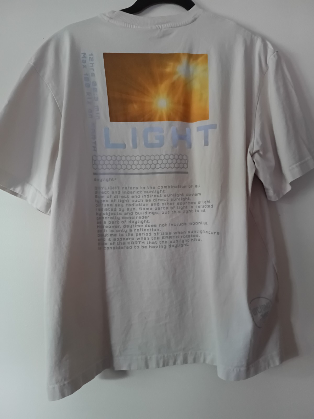 Uniqlo Airsm Oversized T Shirt Mens S -02 Gray + H&M Medium Graphic Tee gallery