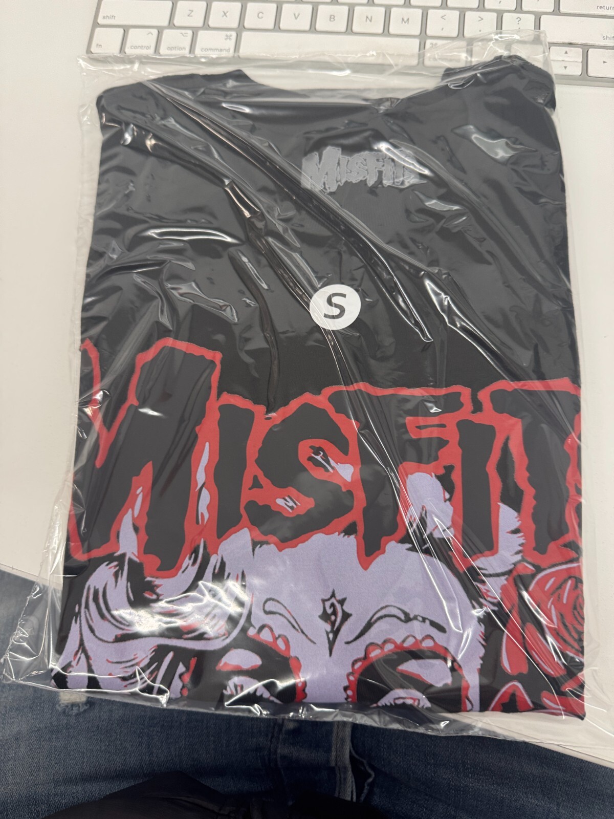 Misfits Dia De Los Muertos Movie Star T-Shirt gallery