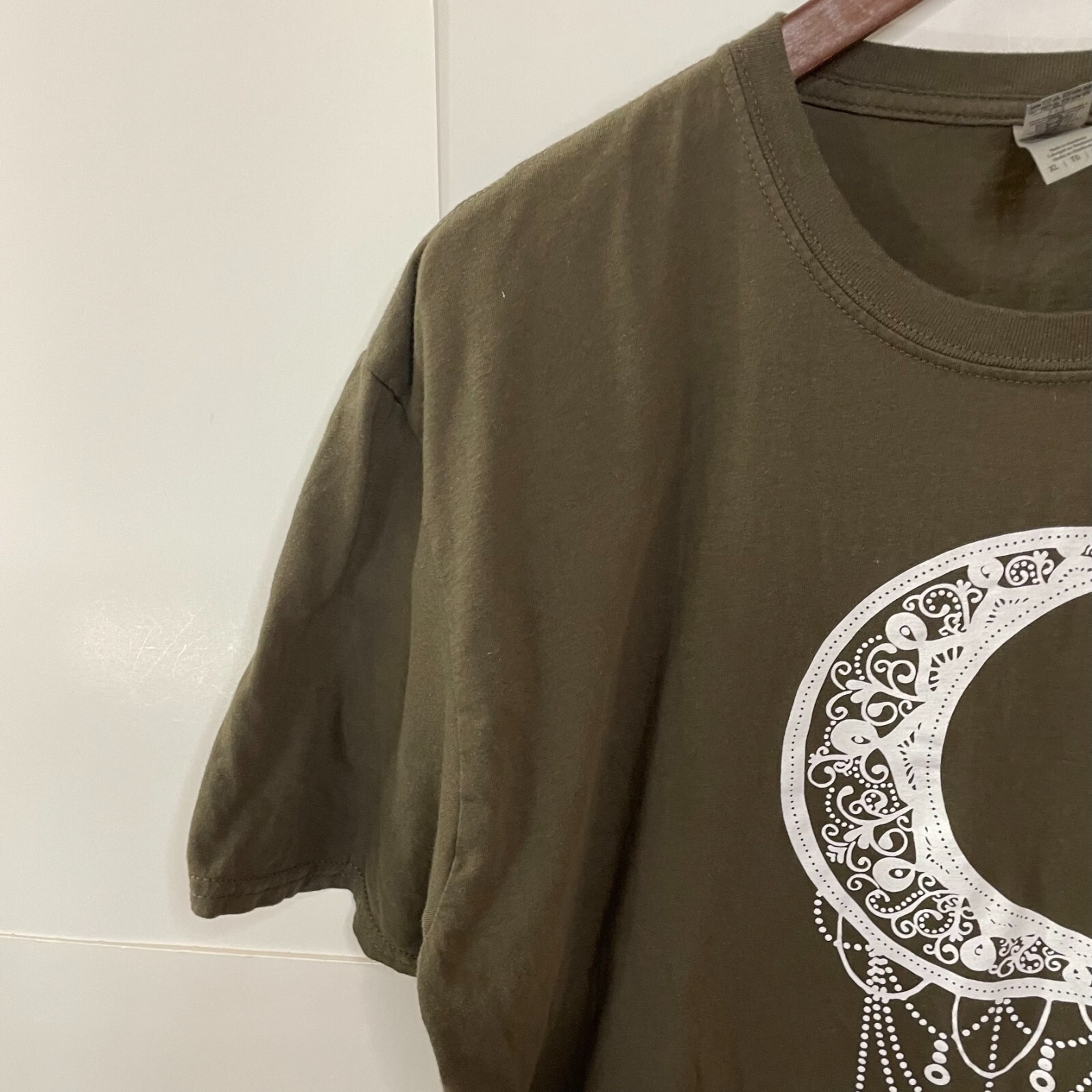 Gildan Adult Softstyle T-Shirt Crecent Moon Logo XL Olive Crew Neck T-Shirt gallery