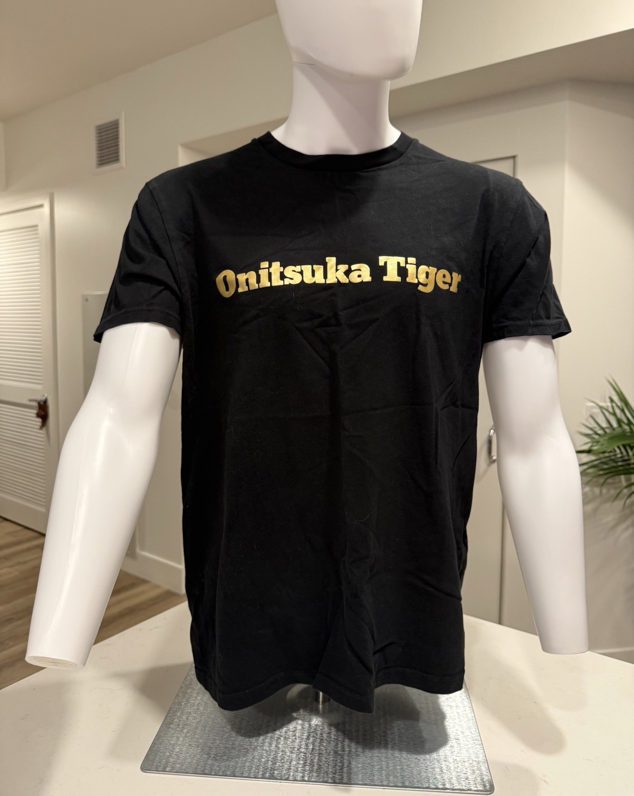 Onitsuka Tiger Black With Gold Logo Graphic T-Shirt Size XL 100% Cotton Japan gallery