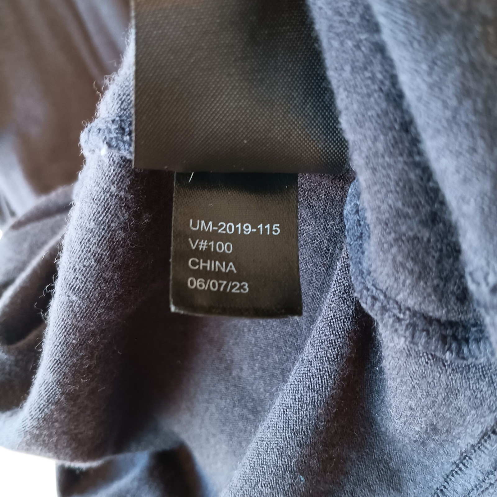 Unbound Merino Men's Charcoal Gray V Neck Short Sleeve T-Shirt Size L gallery