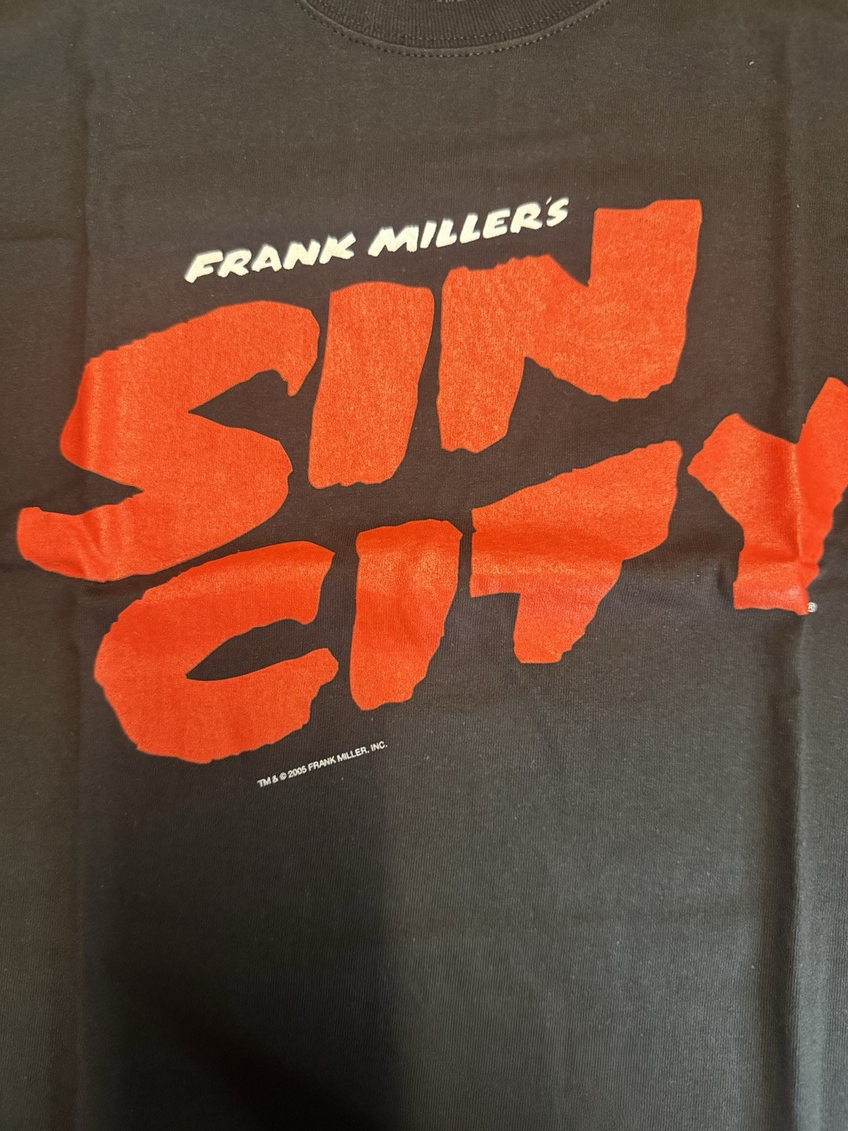 Vintage New In Bag FRANK MILLER'S SIN CITY 2005 MOVIE GRAPHITTI SHIRT Medium M gallery