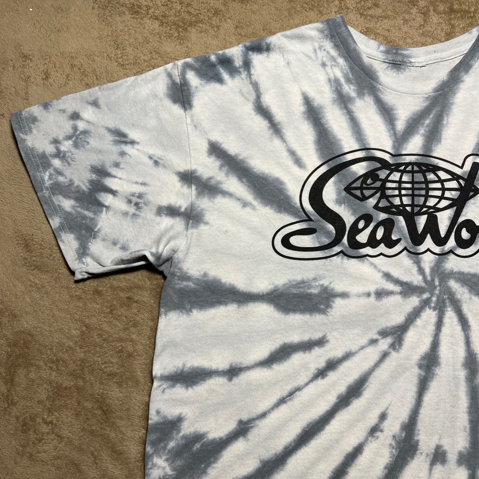 SeaWorld Graphic T-Shirt Mens XL Grey White Spiral Tie Dye Short Sleeve Cotton T gallery