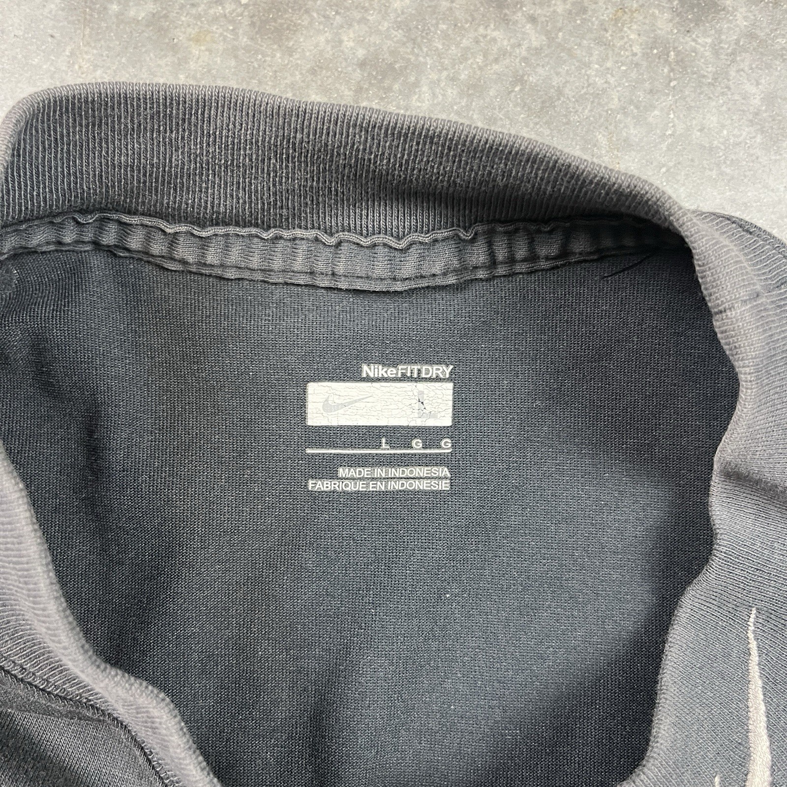 Nike T Shirt Mens Large Black Sun Fade Long Sleeve Mock Neck Distressed Preowned gallery