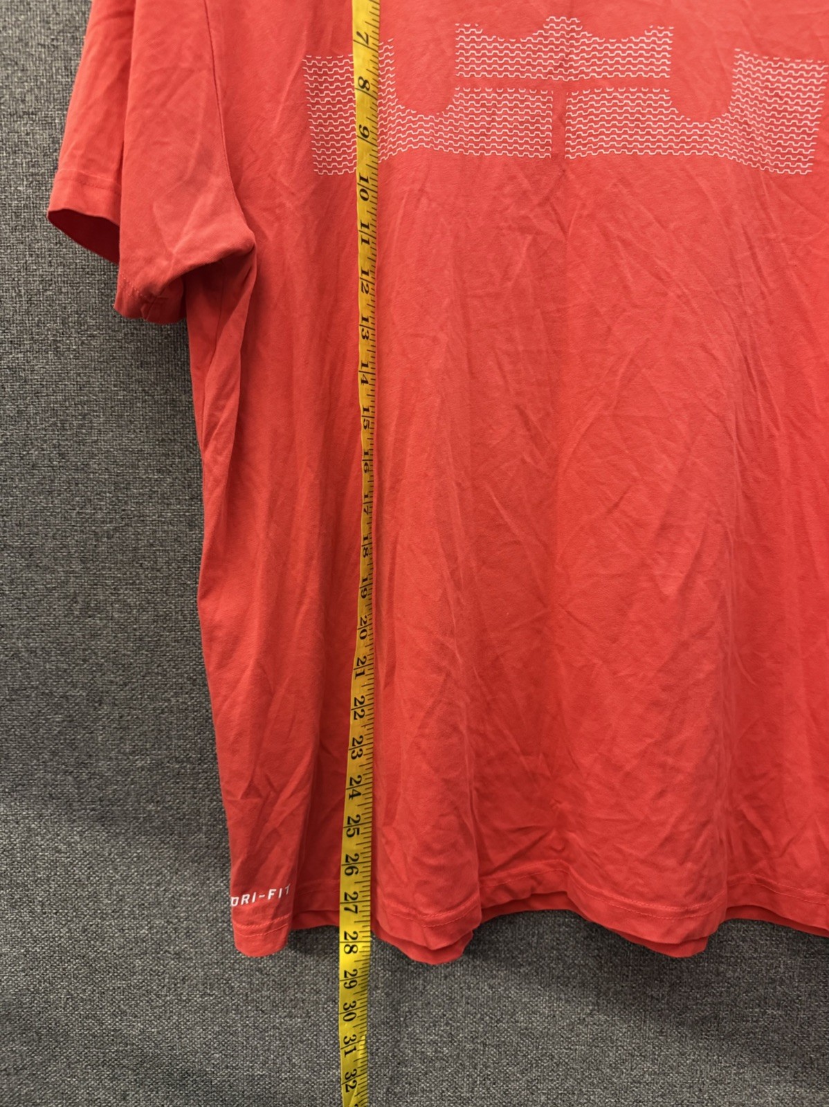 Nike Lebron James T Shirt Size Large Dri-Fit gallery