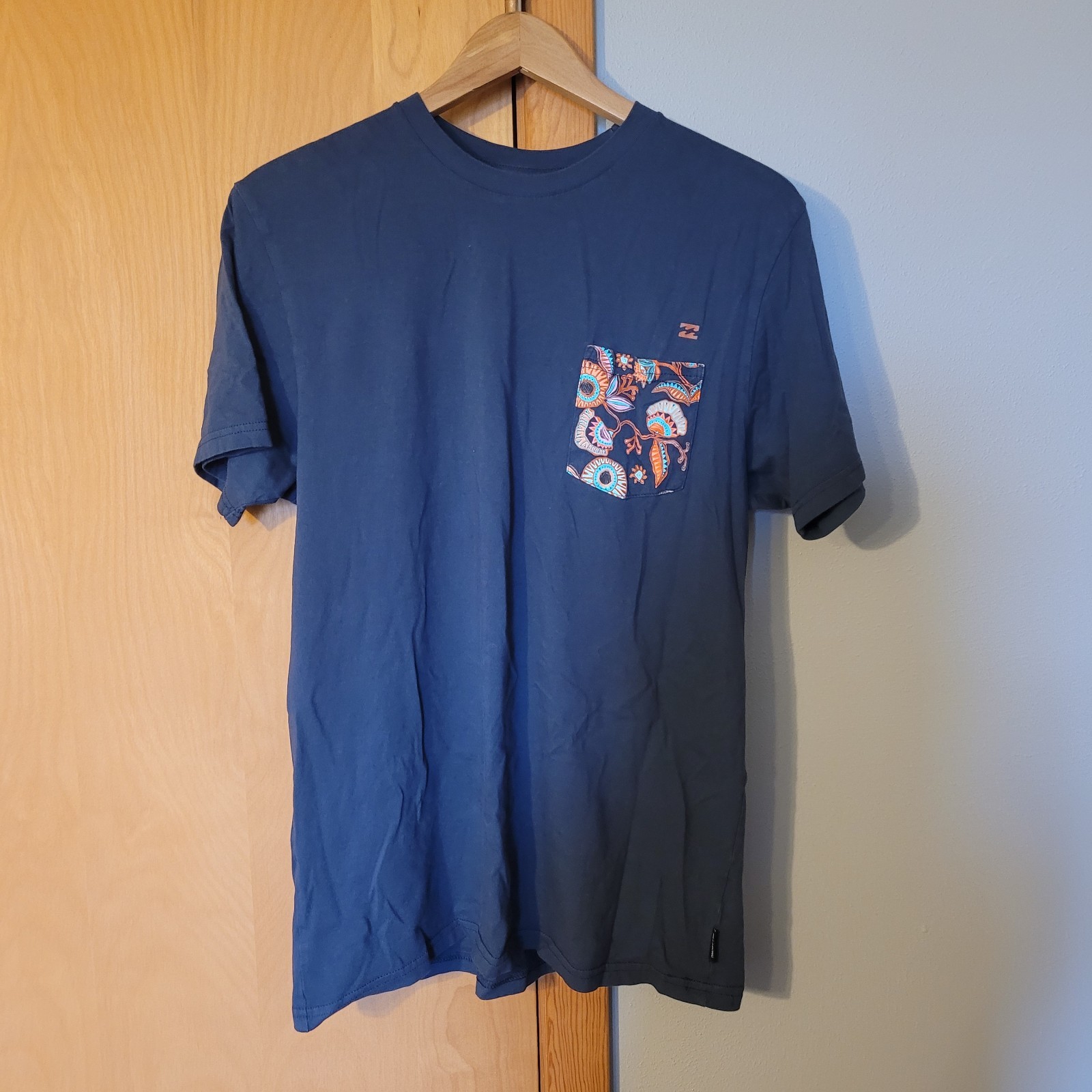 Billabong Men's Size L Premium Tee Shirt Blue Paisley Printed Pocket Cotton gallery