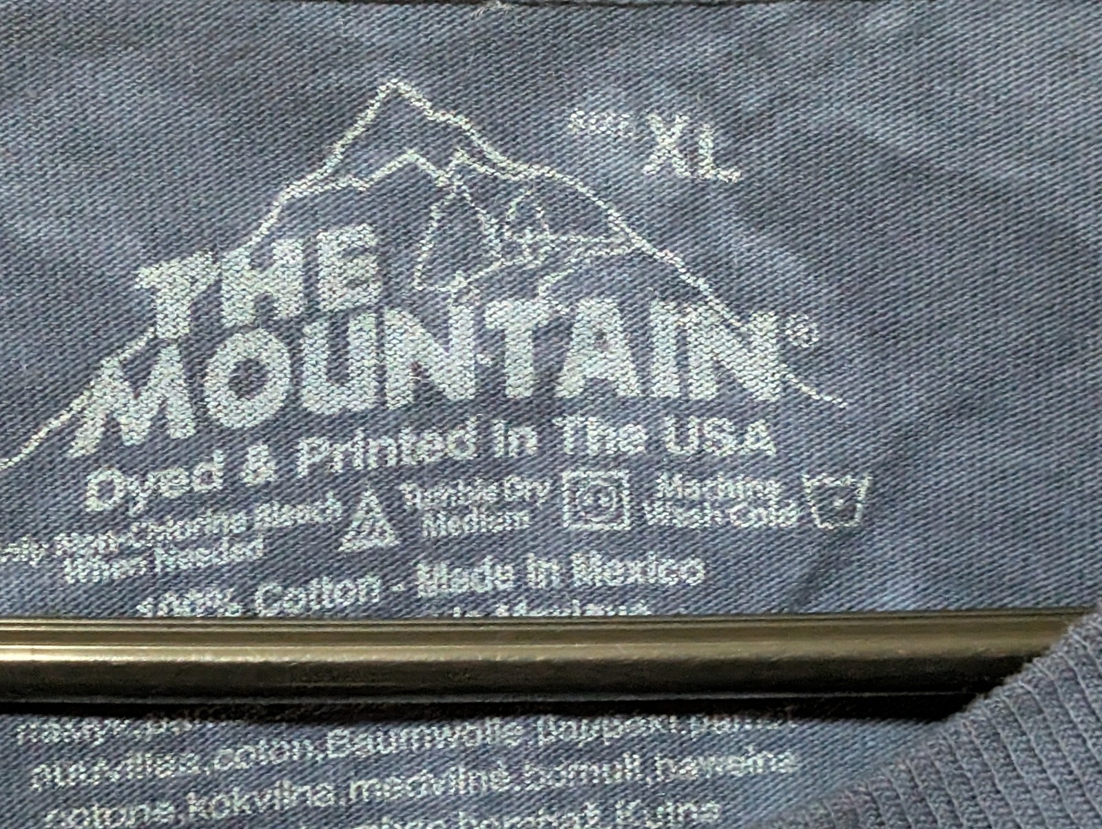 The Mountain Mens T-shirt Blue "Reef Shark" Retired Logo XL #6548 gallery