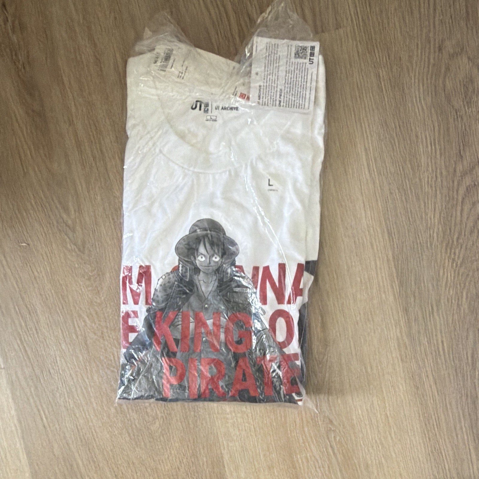 Uniqlo UT Archive One Piece Men's White Graphic Print Crew Neck T-Shirt L gallery