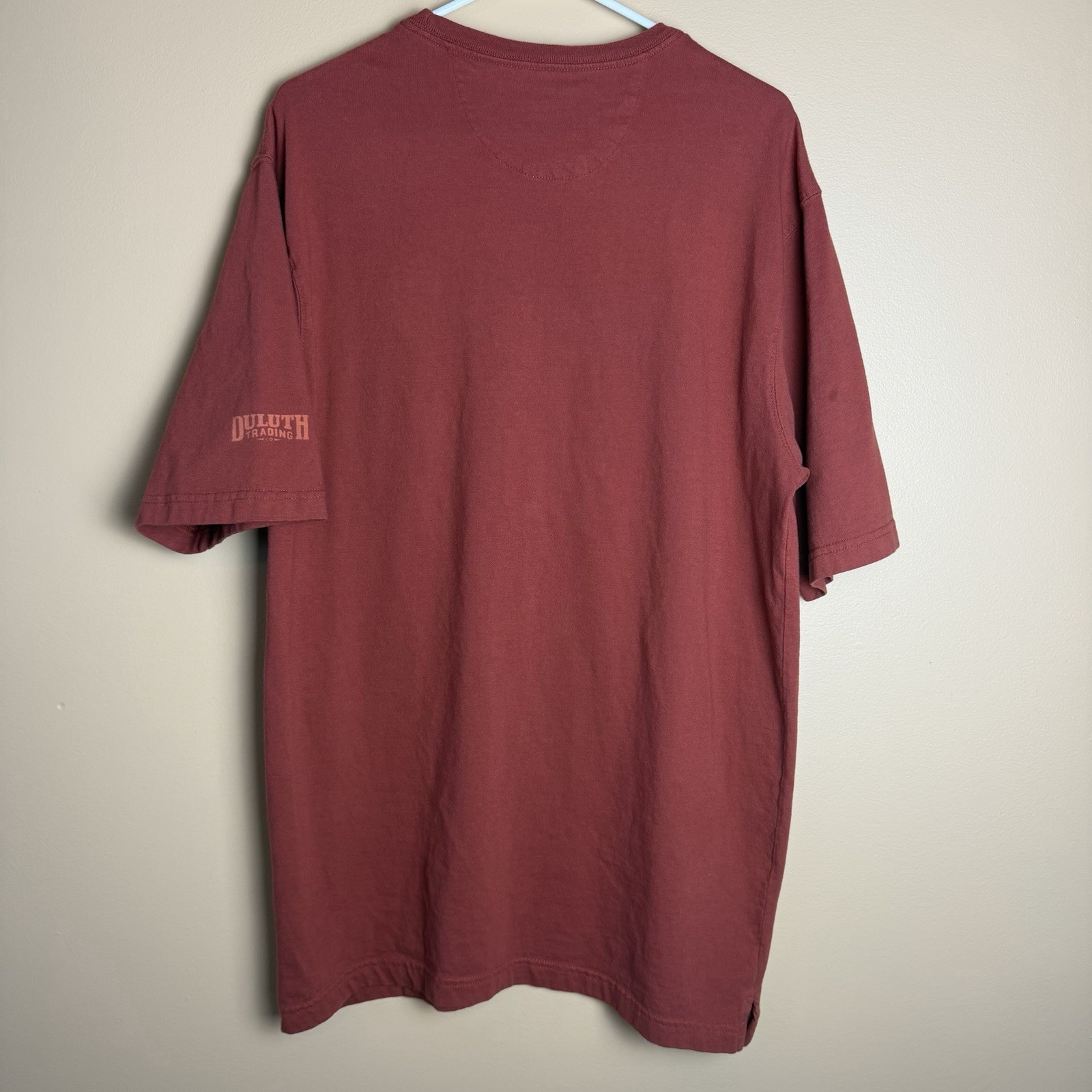 Duluth Trading Co Men’s Relaxed Fit Longtail Angry Beaver T-Shirt gallery
