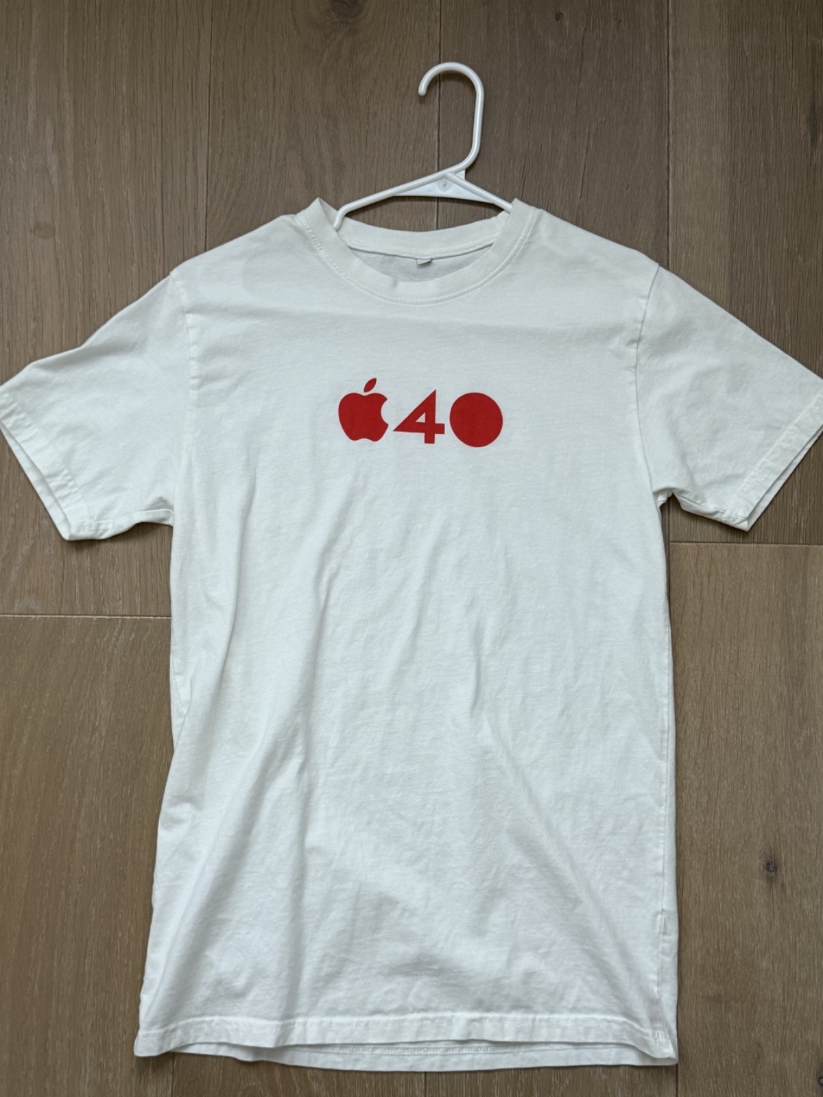Apple Rare Shirt – 40 Years in Singapore Red Dot. medium. cupertino