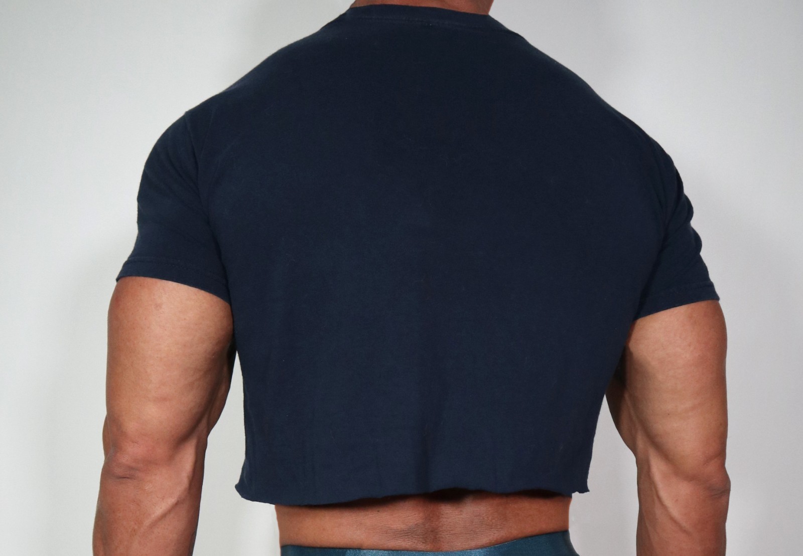 MEN'S SHORT SLEEVE CROPPED "DO I KNOW YOU" SHIRT SIZE M (HOLE ON COLLAR) gallery