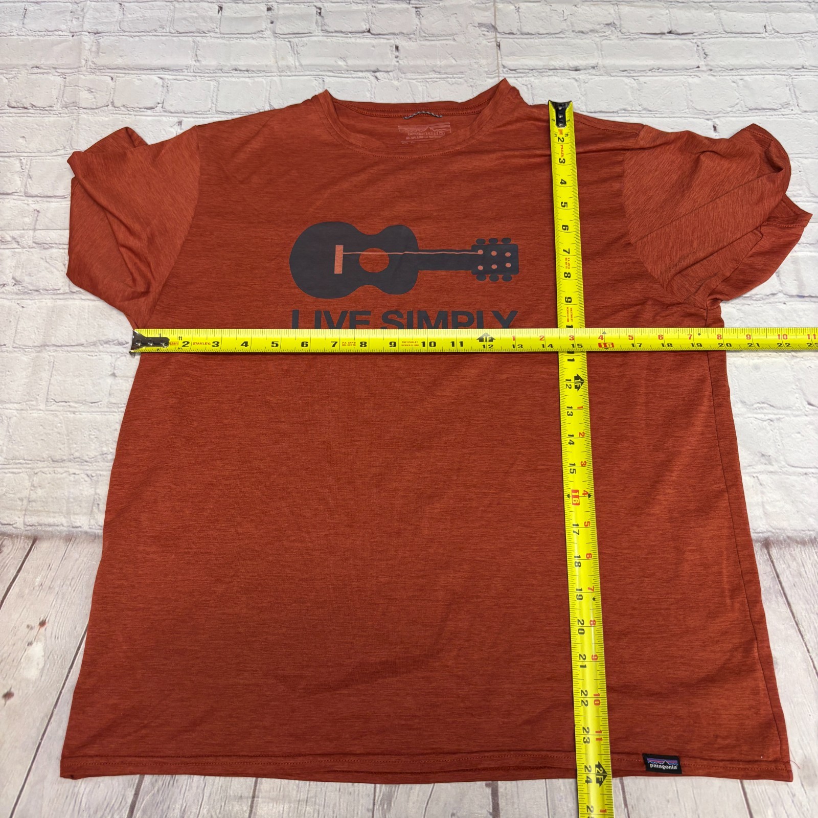 Patagonia Capilene Cool Daily T-Shirt Tee Top Men Medium Live Simply D073 -27 gallery