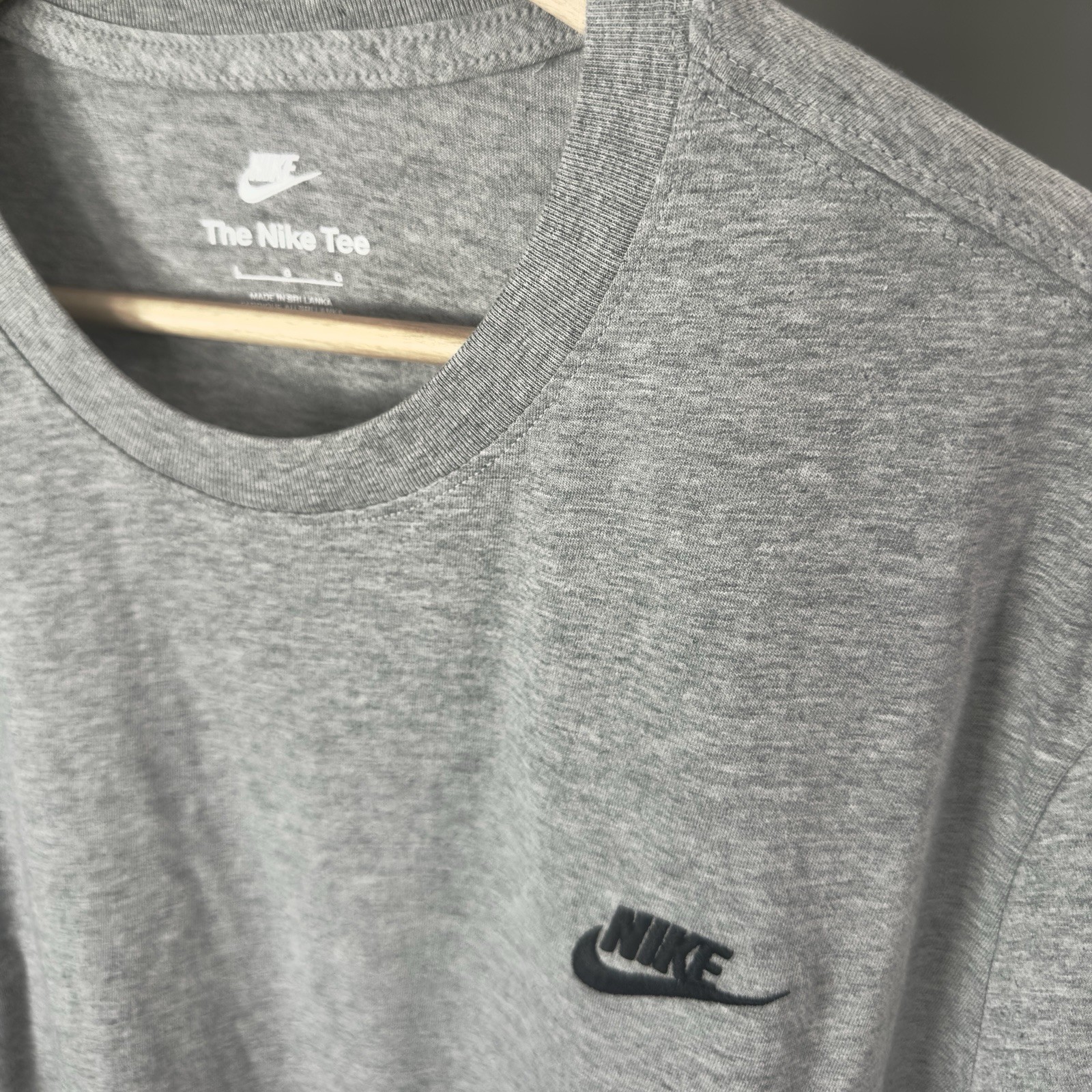 Nike NSW Club Short Sleeve T-Shirt Dark Grey Heather Mens Size L AR4997-064 New gallery