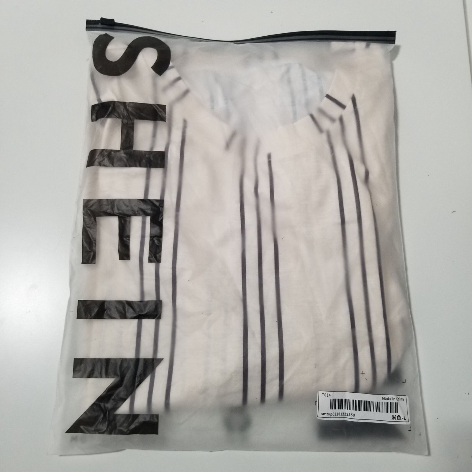 NEW SHEIN Men 1pc Vertical Striped Drop Shoulder Tee Size L gallery