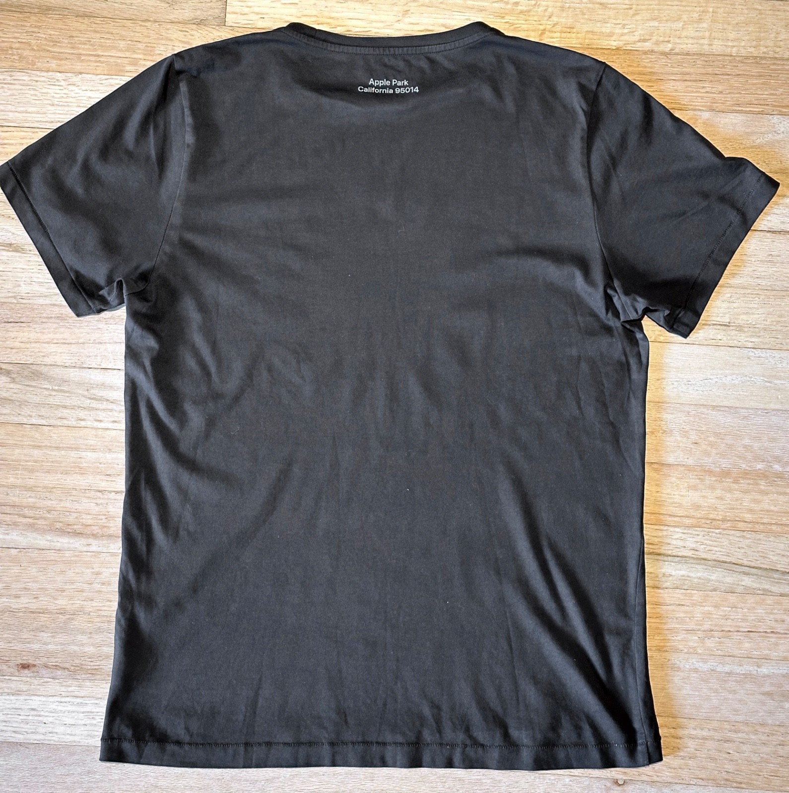Official Apple RETAIL EXCLUSIVE Worldwide Locations 2018 Grey T-shirt RARE NEW gallery