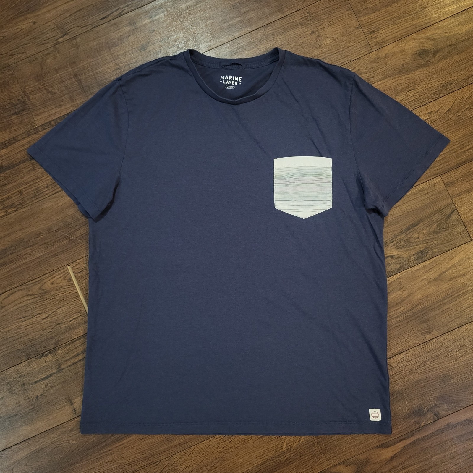 Marine Layer Signature Printed Pocket Tee Shirt Mens Marge M/L Indigo Navy Blue gallery