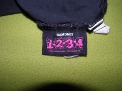 Ramones – T Shirt / Pull & Bear 1-2-3-4 / Size S / Vintage Collectors Item
