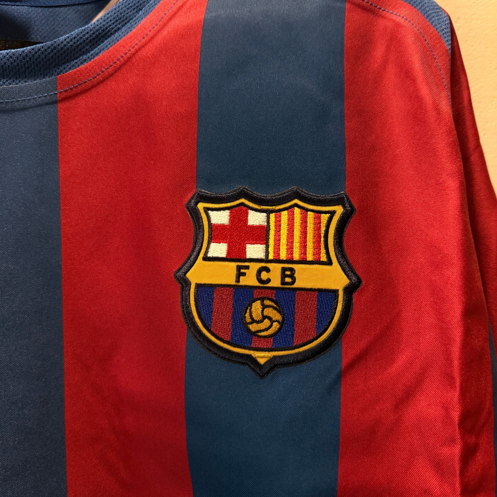 Nike Ronaldinho FC Barcelona 2005/06 Retro Replica Long-Sleeve Jersey HQ1462-471 gallery