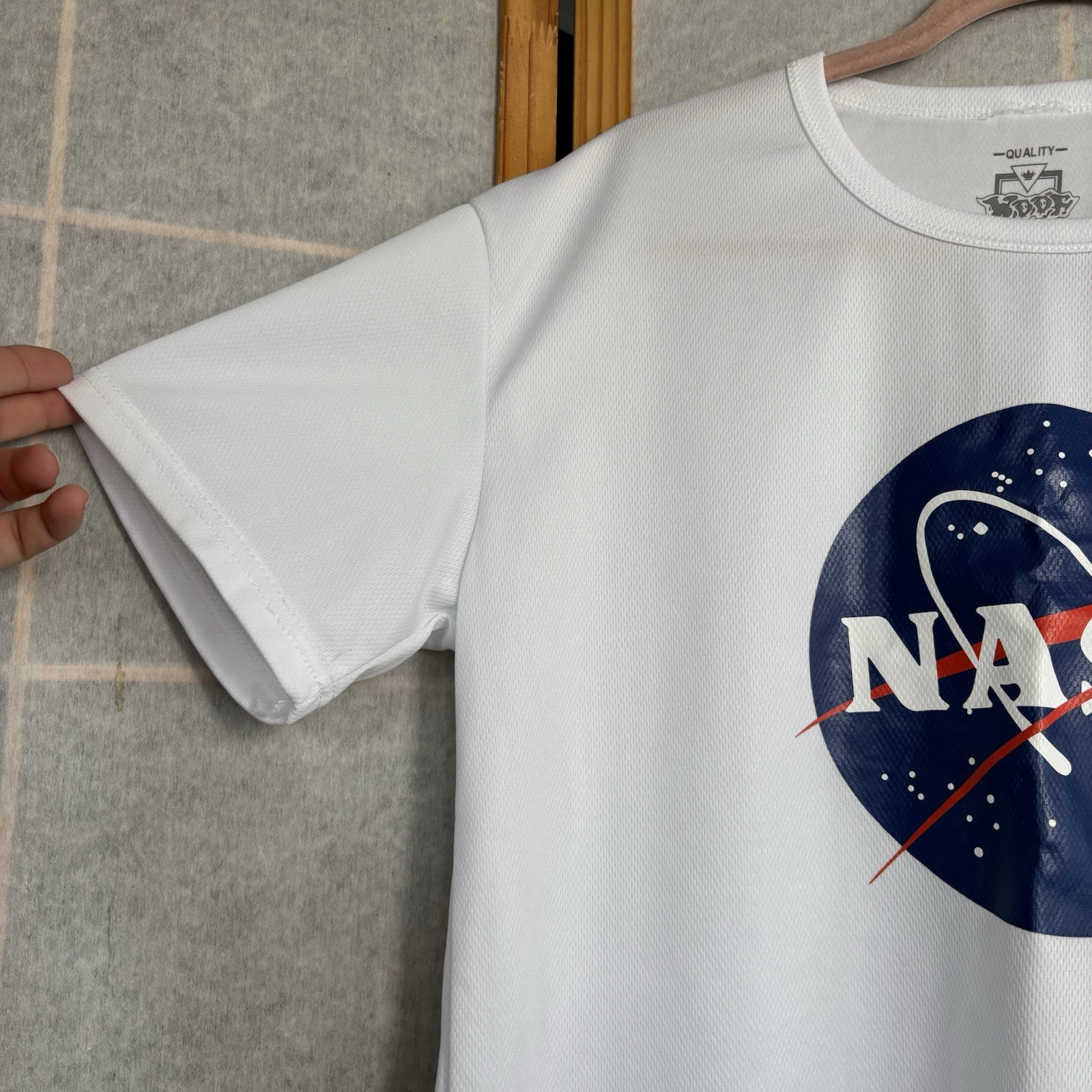 NASA T-shirt Mens Size Large White Space Circle Logo Woof Machi Jersey Retro gallery