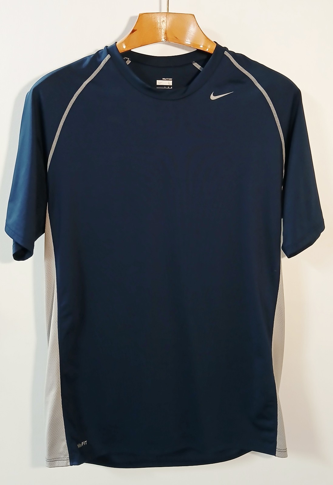 NIKE Fit Dry Blue and Gray Short Sleeve Crew Neck Pullover Men's Large NWOT gallery