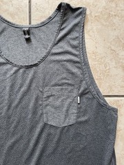 Vuori Men’s Strato Performance Sleeveless Pocket T-Shirt Large Sport Running Top