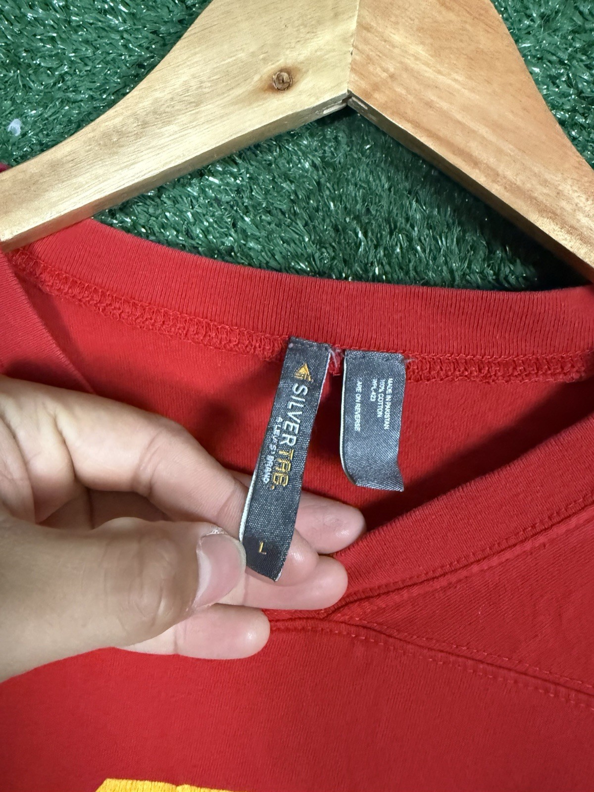 VTG Levis Silver tab 47 Top Drawer Clothing T Shirt Adult L Red Chinese Letter gallery