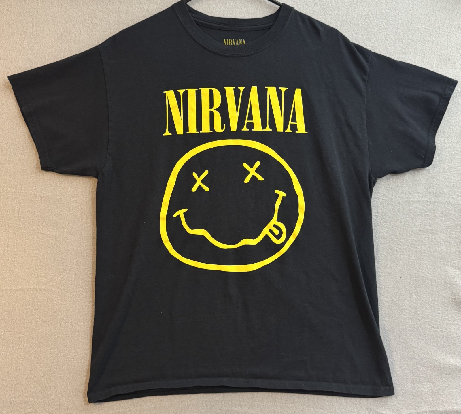 Nirvana Smiley Face T-Shirt Adult Large Black Yellow Grunge Band Tee