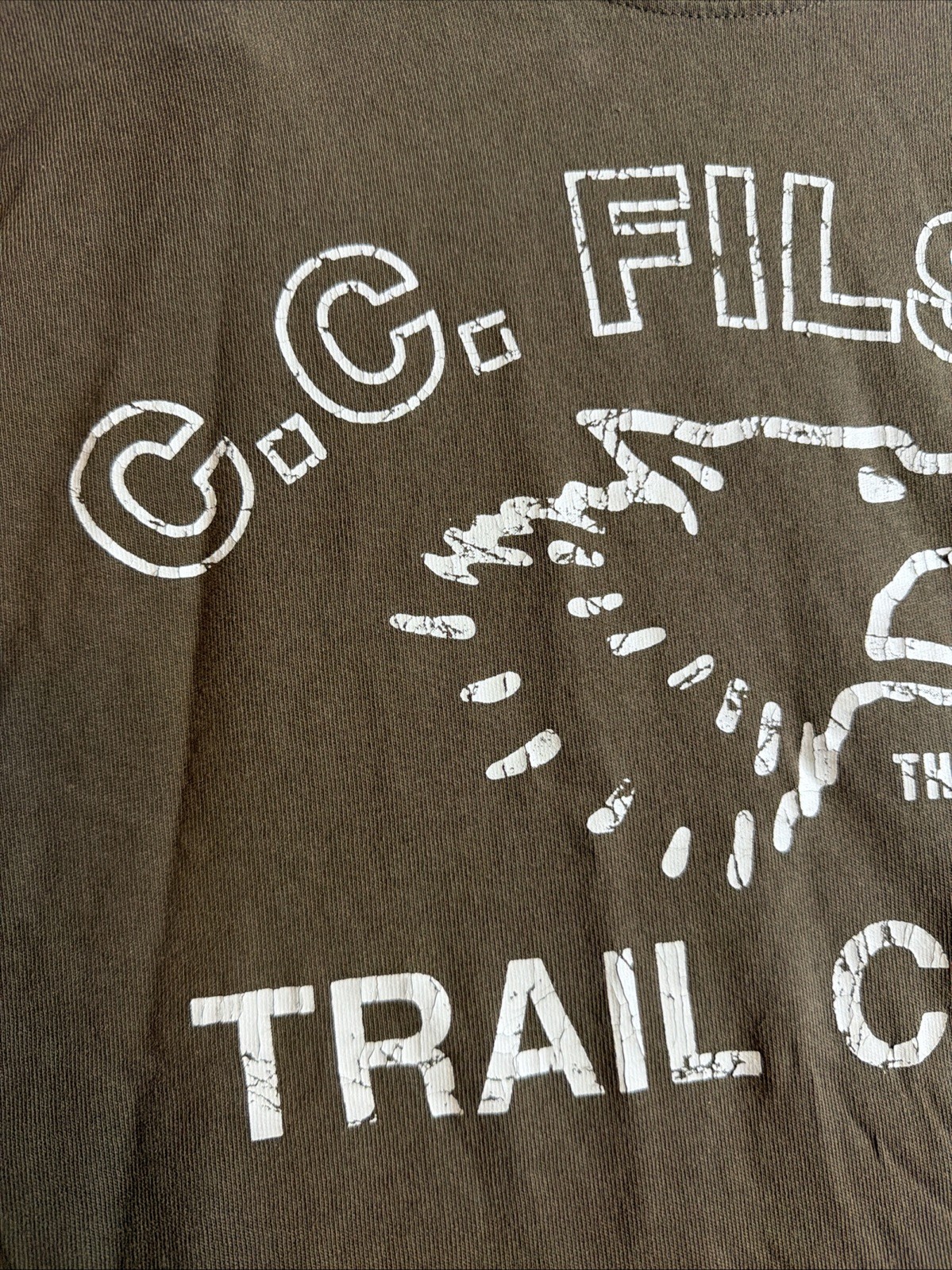 CC Filson Trail Crew Shirt Wolf Graphic Tee Mens Size Large Cracked Graphic READ gallery