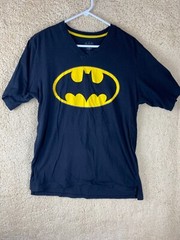 DC Comics Batman Mens Sz L Black W/Yellow Short Sleeve V-Neck T-Shirt Cotton