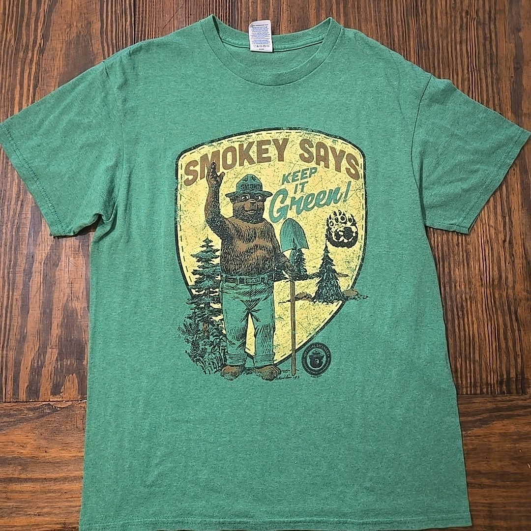 Vintage-Style Smokey the Bear Keep It Green T‑Shirt, Size M.