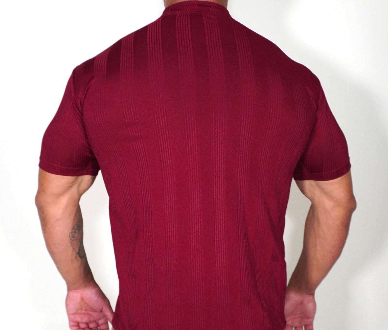 MEN'S RIBBED MAROON SHORT SLEEVE SHIRT Size LARGE gallery