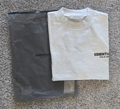 Fear of God Essentials Original Authentic Logo T-Shirt Mens Sz XS Light Oatmeal