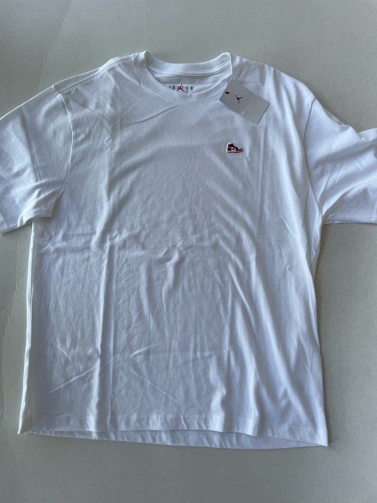 NWT Nike Air Jordan Sneaker Patch T-Shirt Men X-Large White Short Sleeve