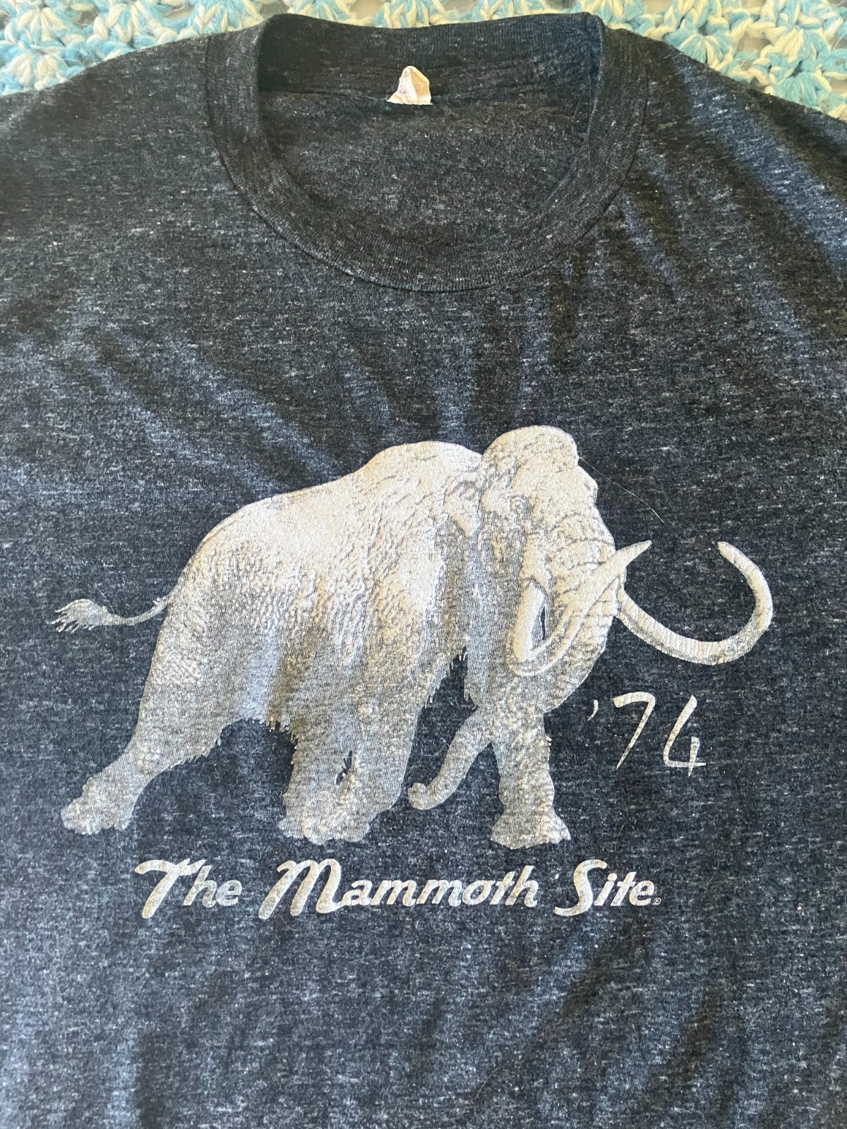 1974 The Mammoth Site South Dakota T Shirt Size M / L Polycotton Blend gallery
