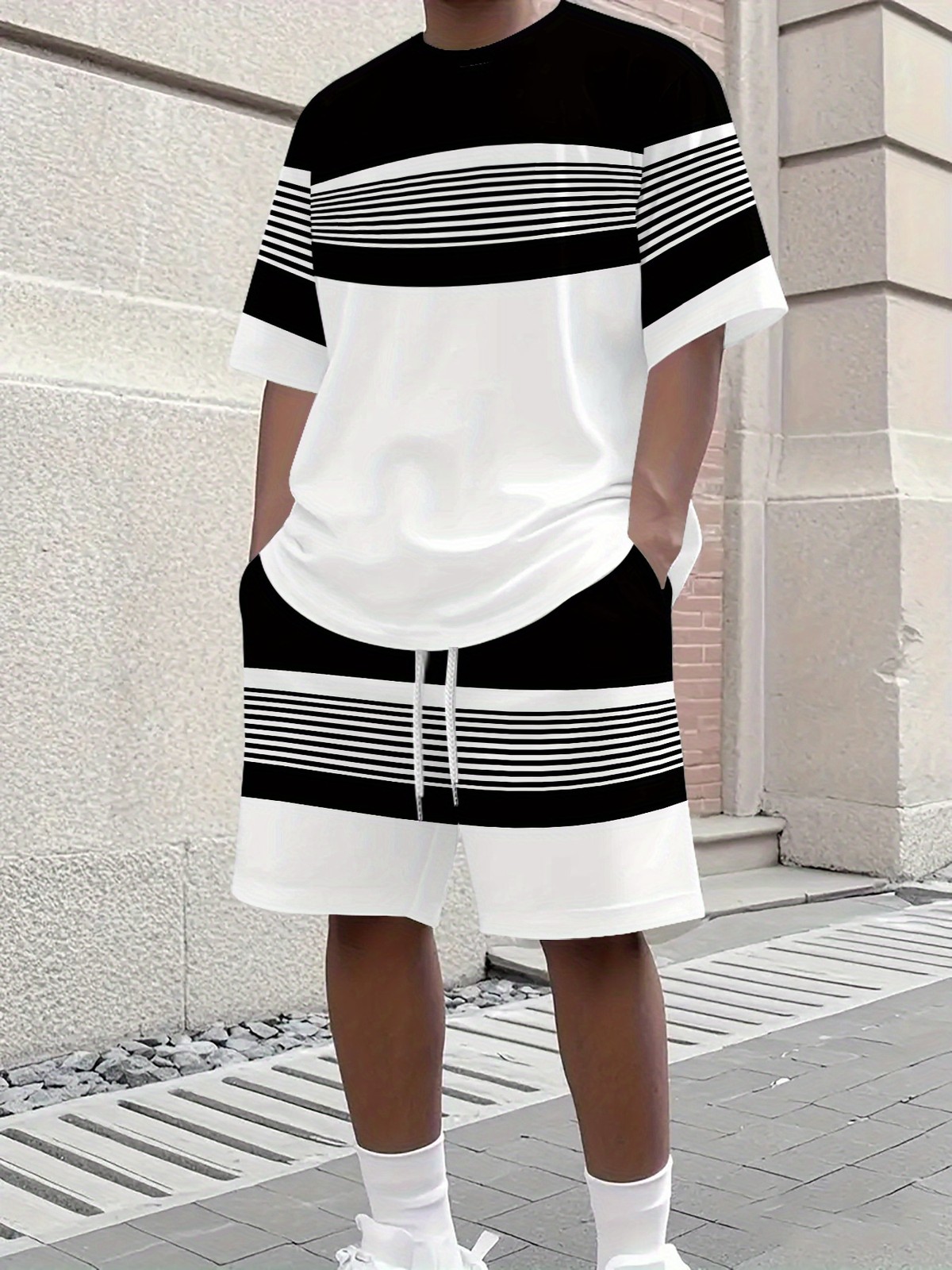 Plus Size Men’s 2pcs Set: Black and White Striped Colorblock Outfit, Round Neck