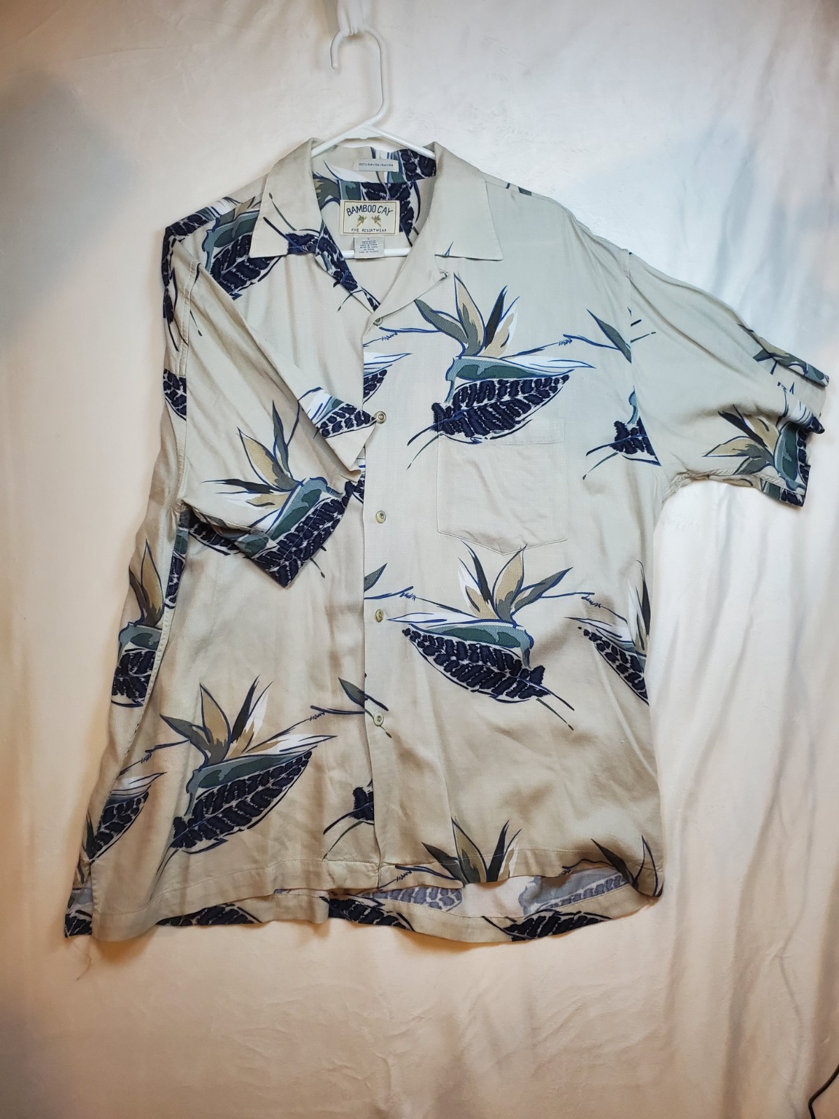 Bamboo Cay Men’s Hawaiian Floral Button up 100% Rayon L Short sleeve Shirt