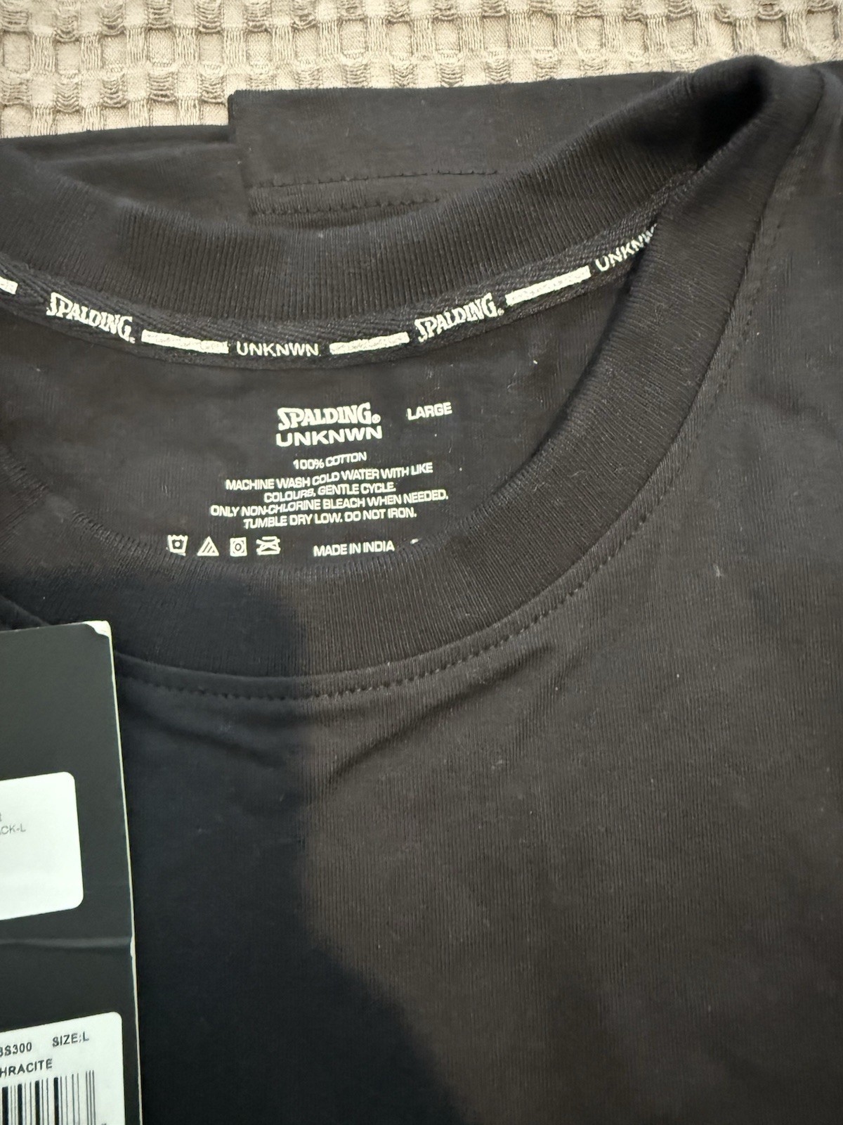 UNKNWN x Spalding T-Shirt Collab (LeBron James Brand) – Men’s Size L gallery